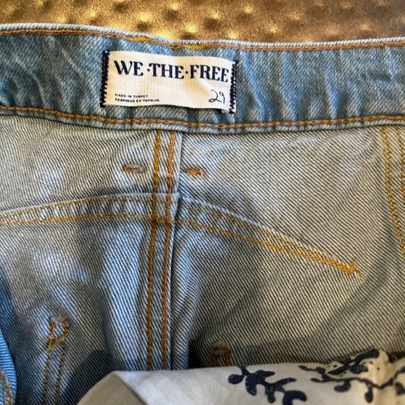 Free People structured barrel leg lends a fun retro shape. Vintage look seams. - Picture 6 of 10